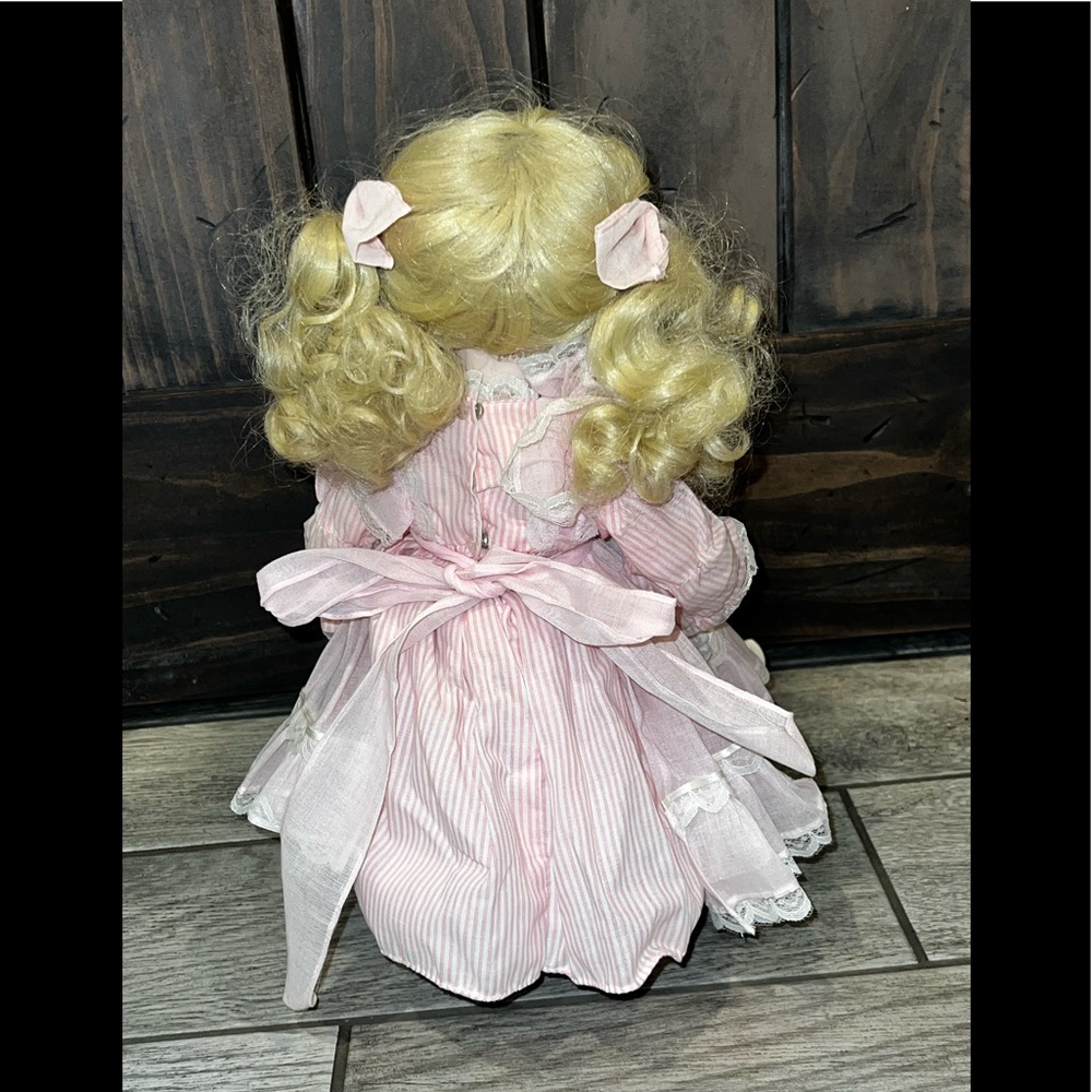 Knowles Porcelain doll Meagan’s Rainbow - Picture 4 of 4